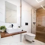 Local Urban Living 4* Volos