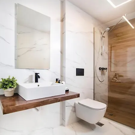 Local Urban Living 4* Volos