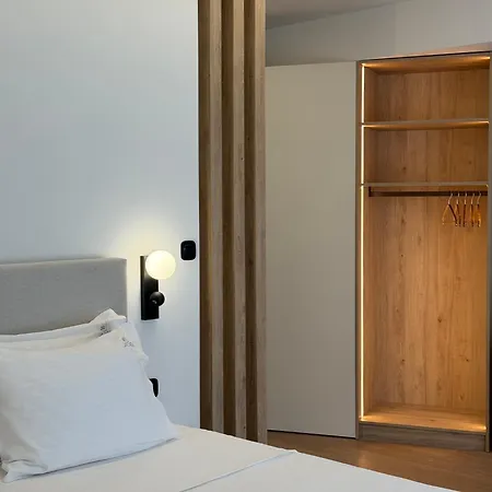 Aparthotel Local Urban Living 4*