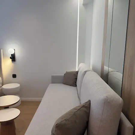 מלון דירות Local Urban Living 4*